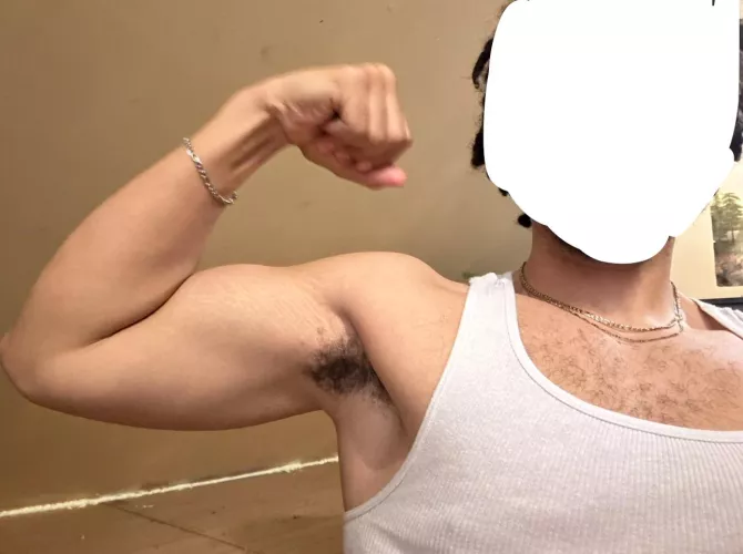 sweaty af after the gym who wants to smell em? 💦