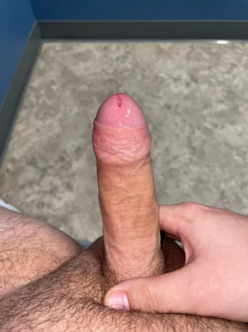 The way she gets me so horny at work 😩