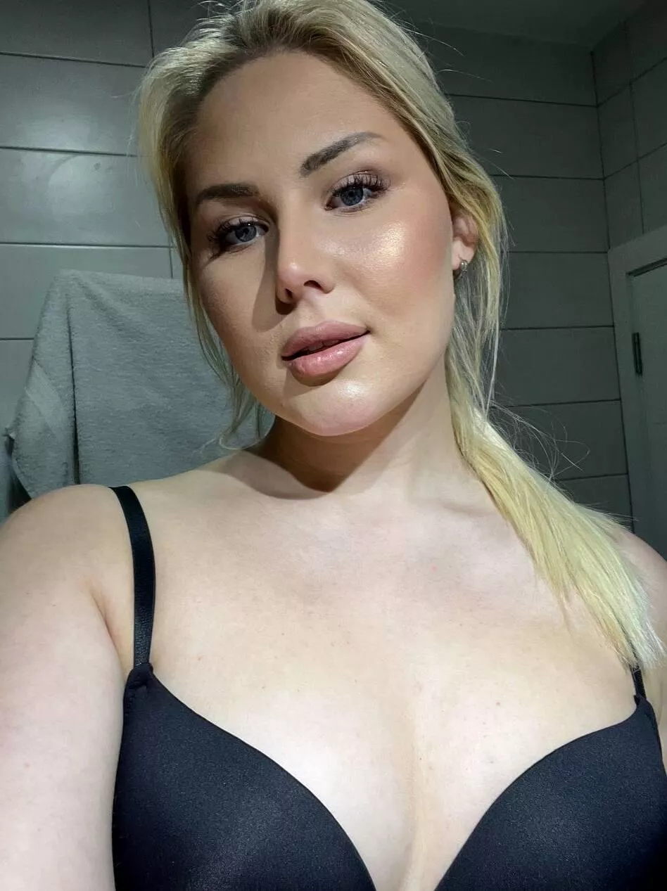 What's the first thing that caught your eyes? :)