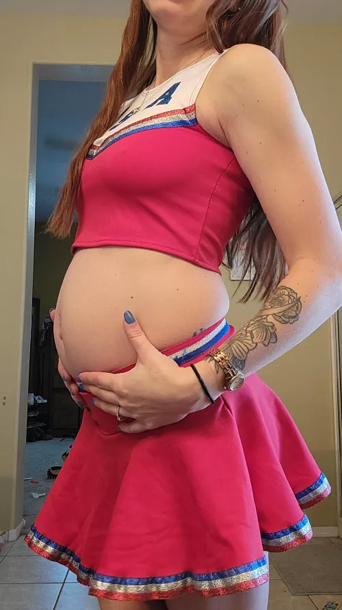 Wonder if I'll be able to fit this pregnant belly in this costume at 9 months 🤔 