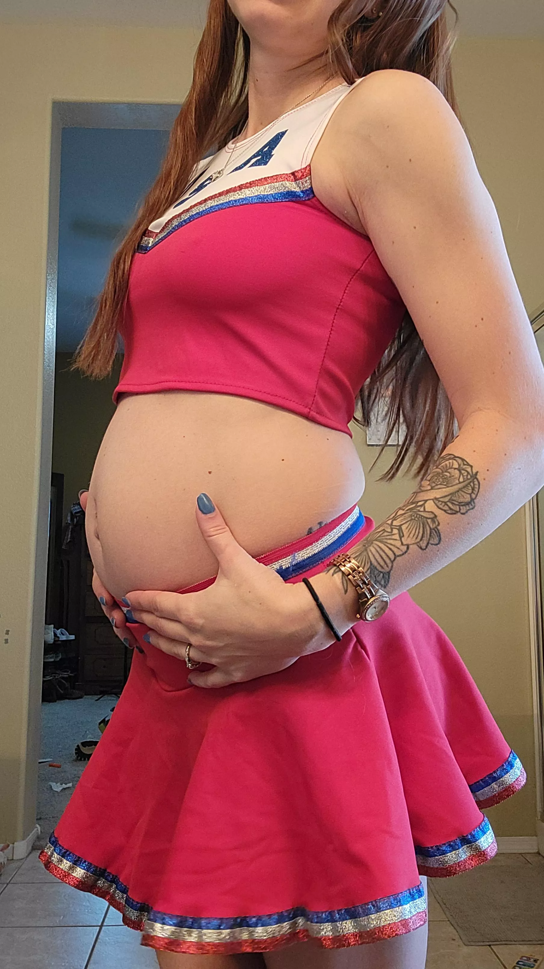 Wonder if I'll be able to fit this pregnant belly in this costume at 9 months 🤔 