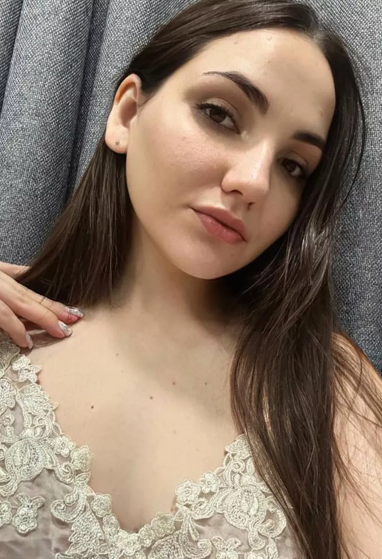 You walked into the room and saw me like this. What would you do? 😝