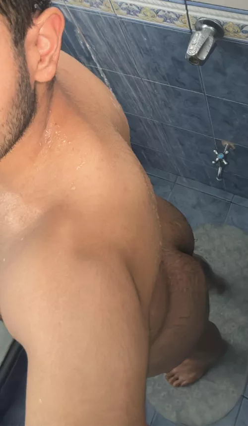 [20] shower ass