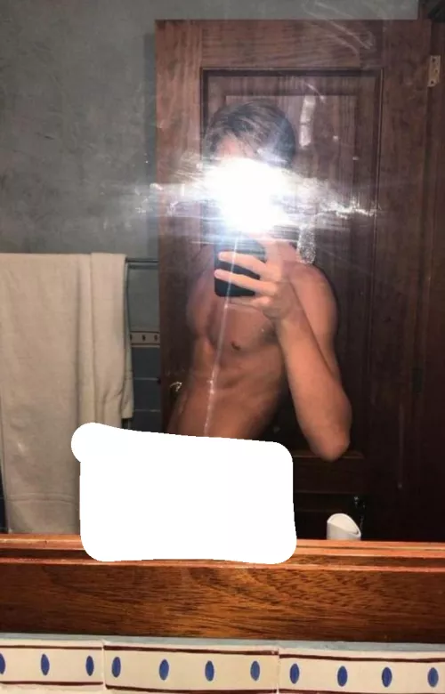 21 hung curious dom for fit sub guys. Face is a must. Long term preferred. Jocks preferred. DM me here.