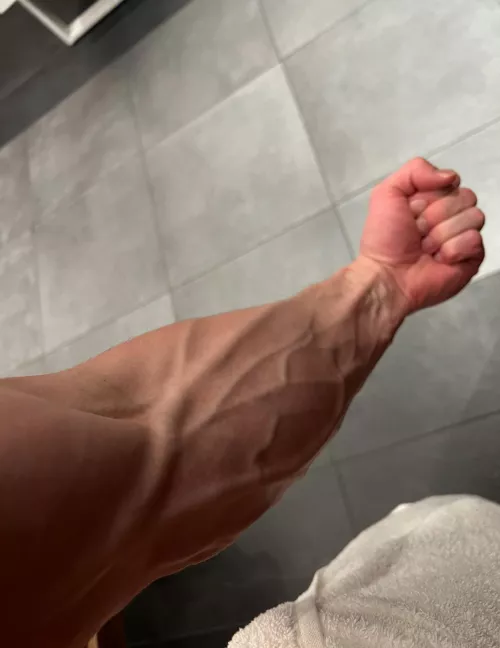 23 muscular here @burakxburak0 HMU