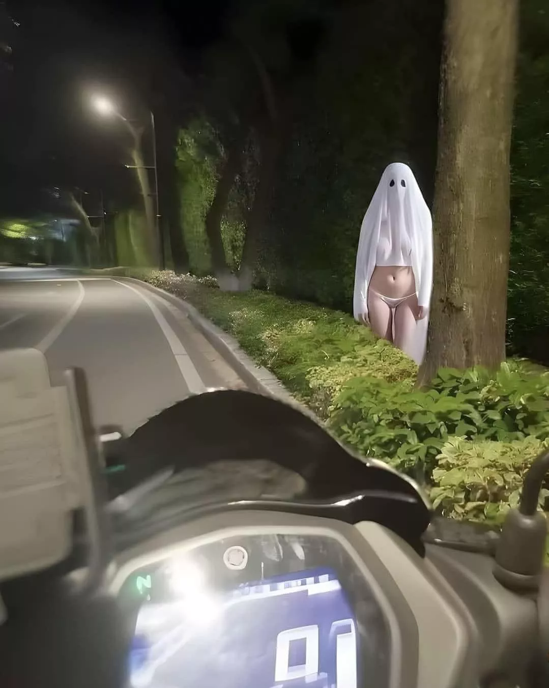 A ghost by the road!!!