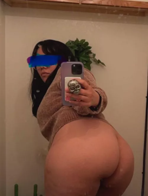 An ass pic a day… 🍑👅