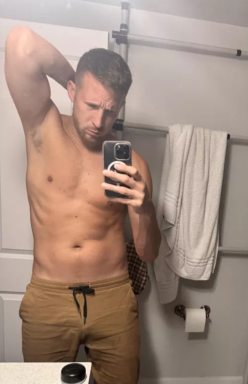 Anyone wanna sniff or lick these pits? Hehhe come and give it a try 