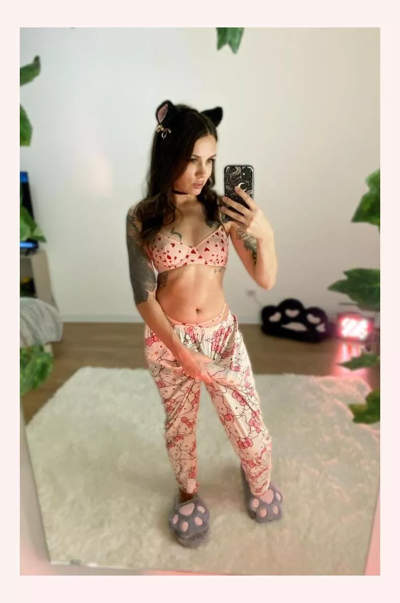 Do you know yhat Hello Kitty has a giant cock?