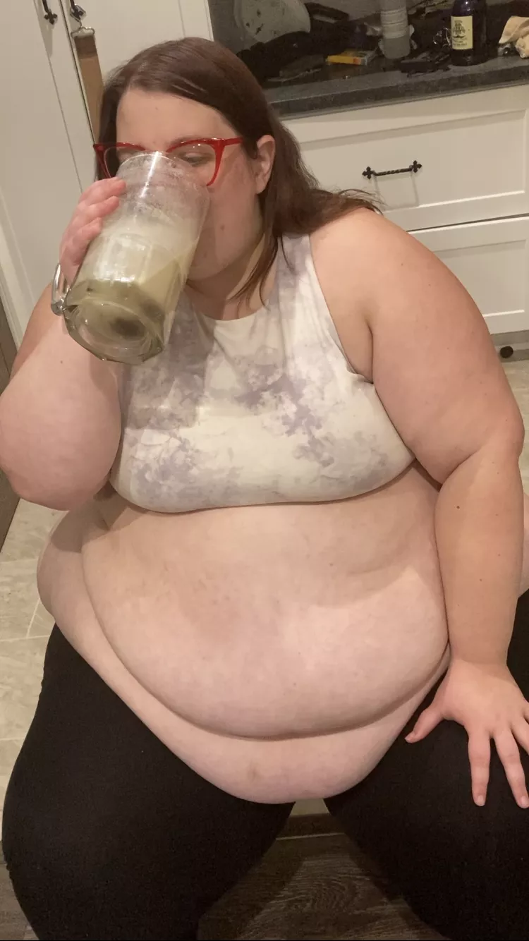 Do you like how my belly has formed these perfect rolls that sit on top of each other?