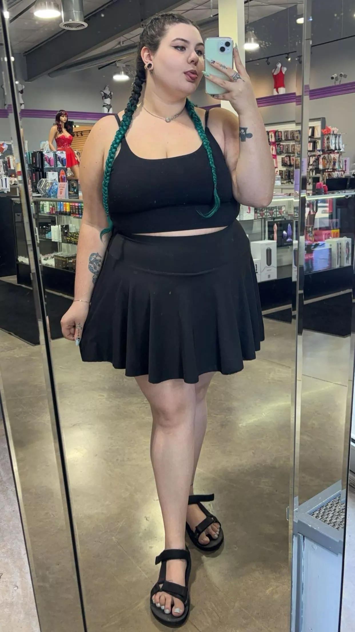 Do you like my braids? I can’t decide if I want to take them down 🤔