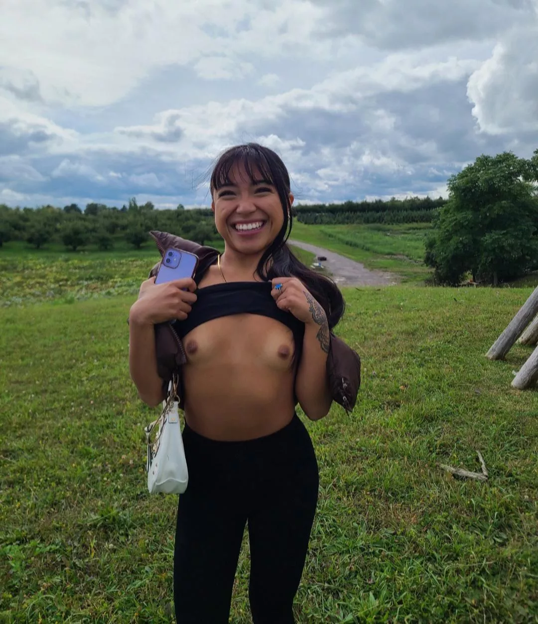 fuck my pinay cunt anywhere u can, idc if ppl see ;) 