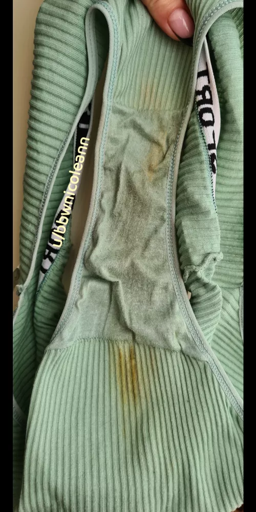 Fullback green after a 4 day wear. They're scented to perfection.