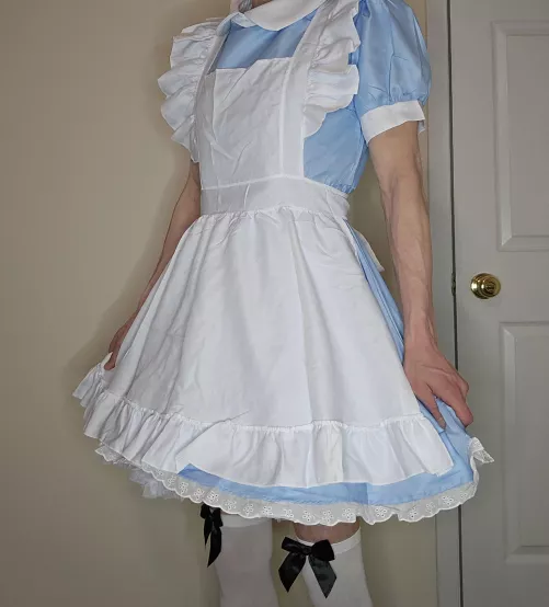 Hard to go wrong with a maid dress 👗