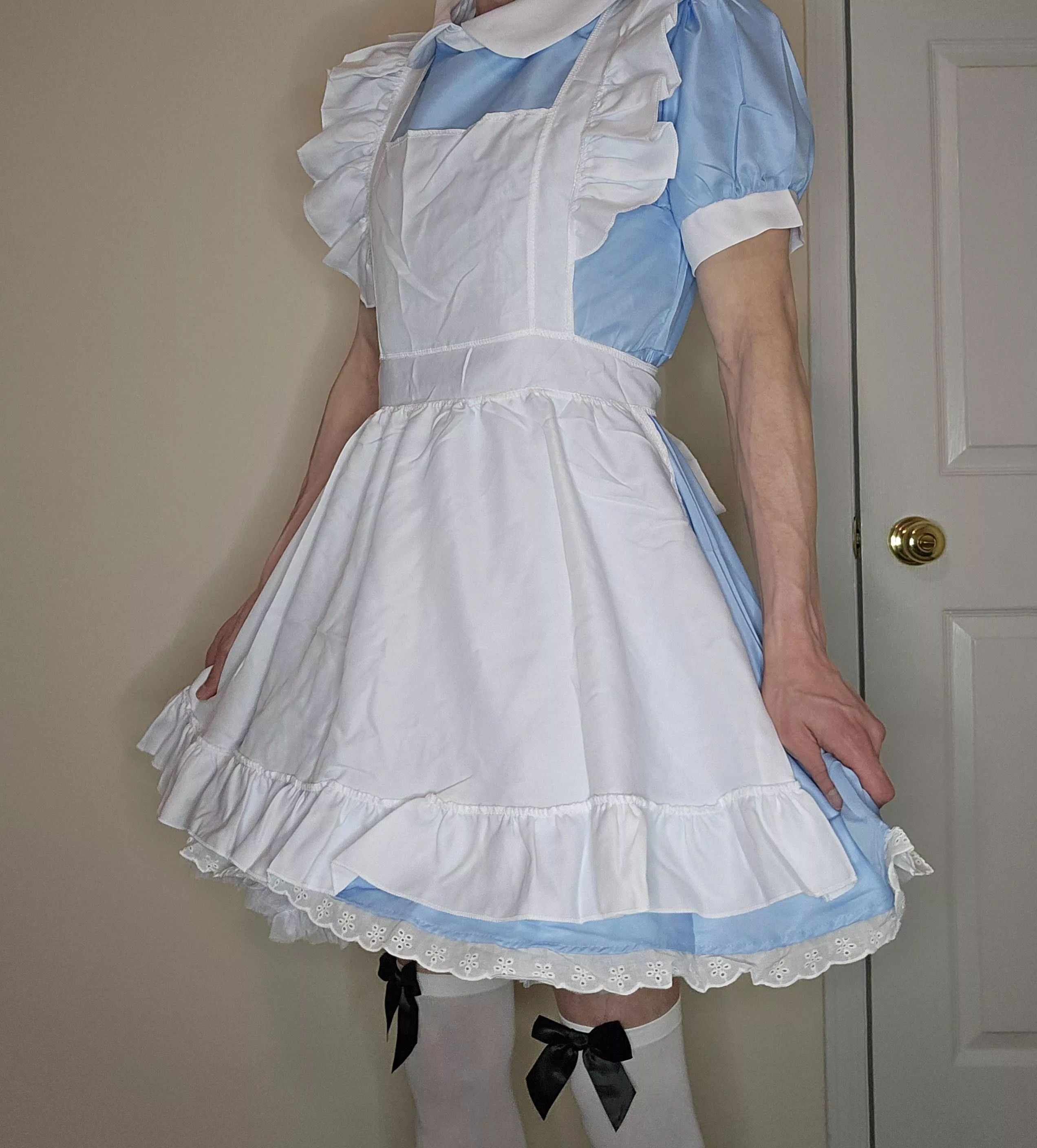 Hard to go wrong with a maid dress 👗
