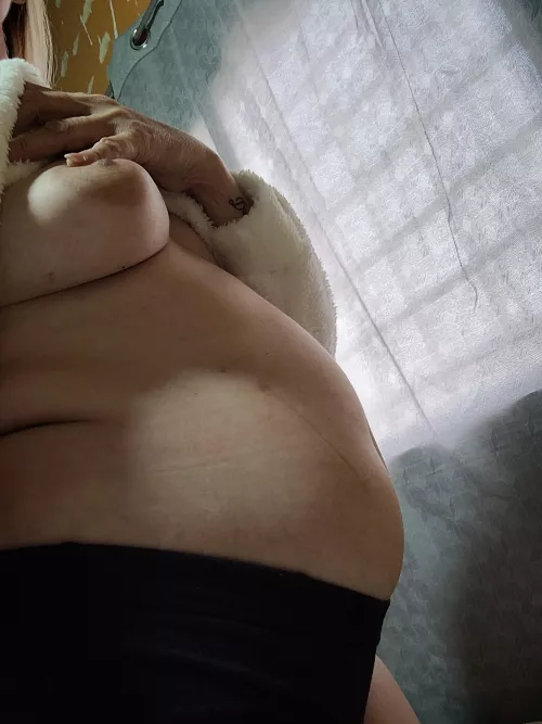 How beautiful it feels to be pregnant, the most beautiful feeling.  