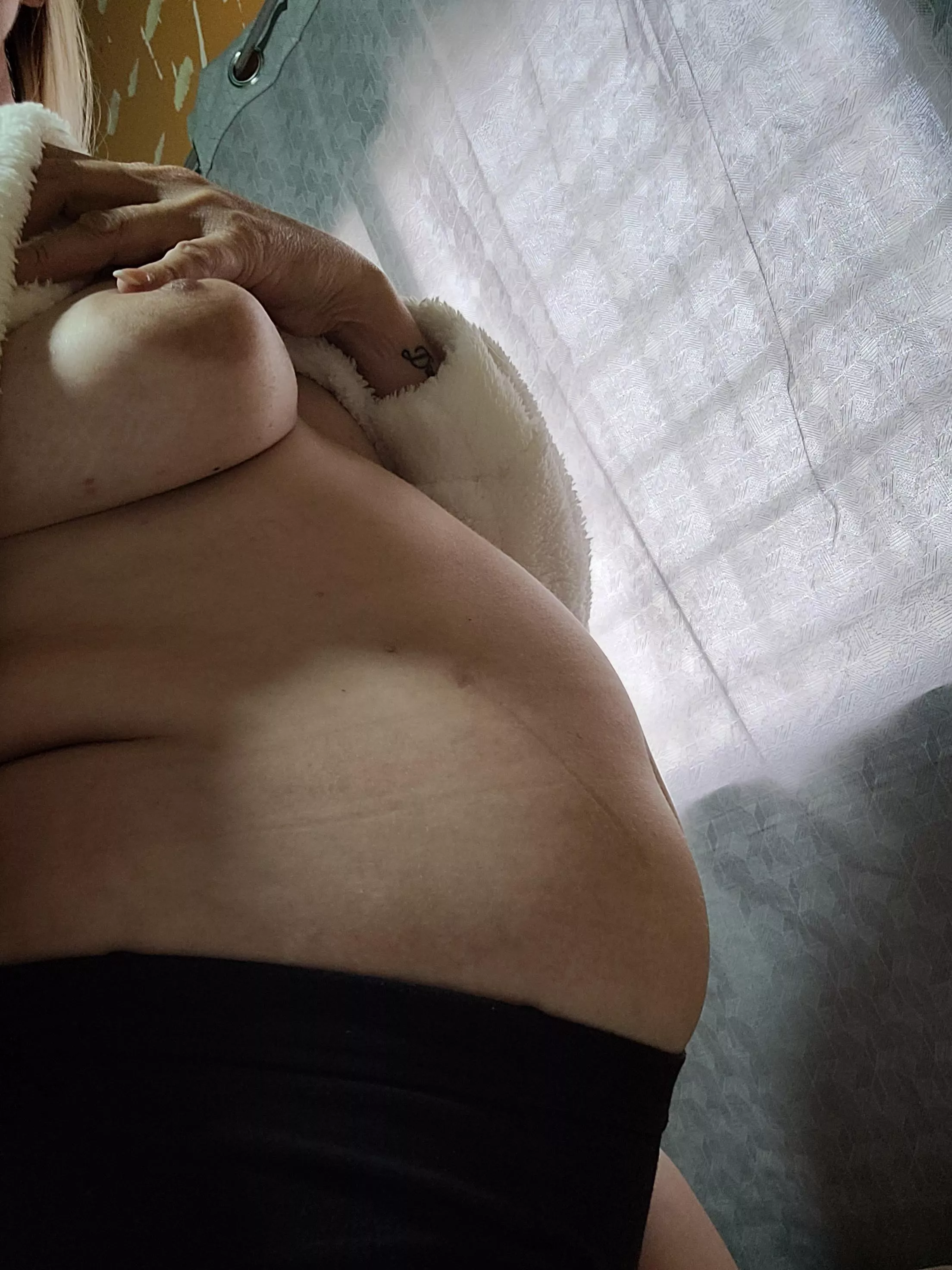 How beautiful it feels to be pregnant, the most beautiful feeling.  