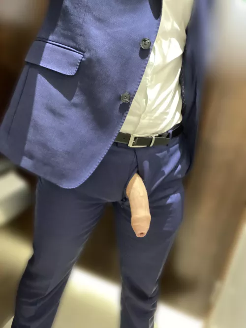 I don’t wear a suit often so had to take this photo. 