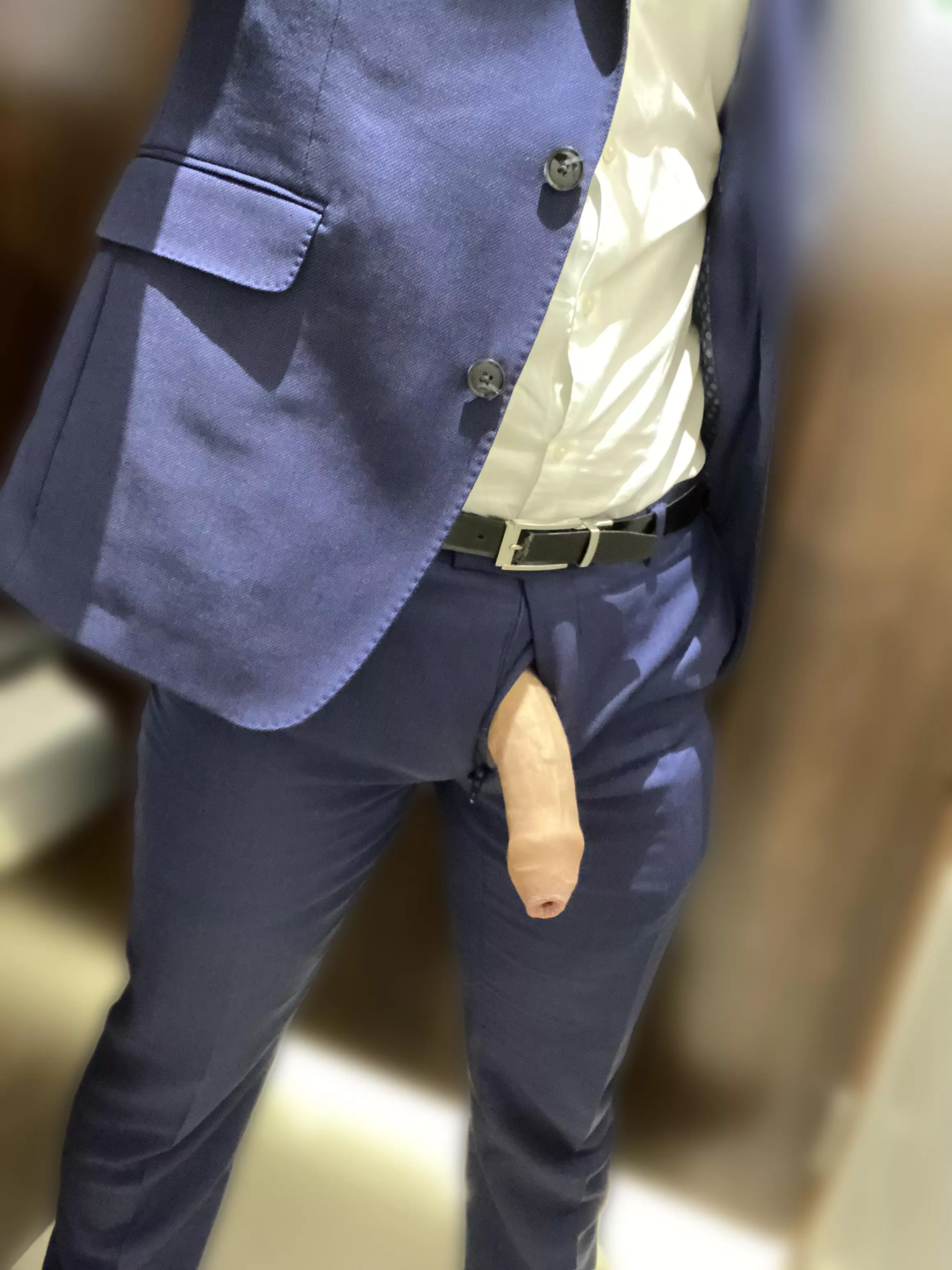 I don’t wear a suit often so had to take this photo. 