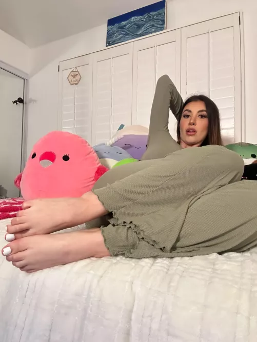 i hope you're tempted to suck my feet