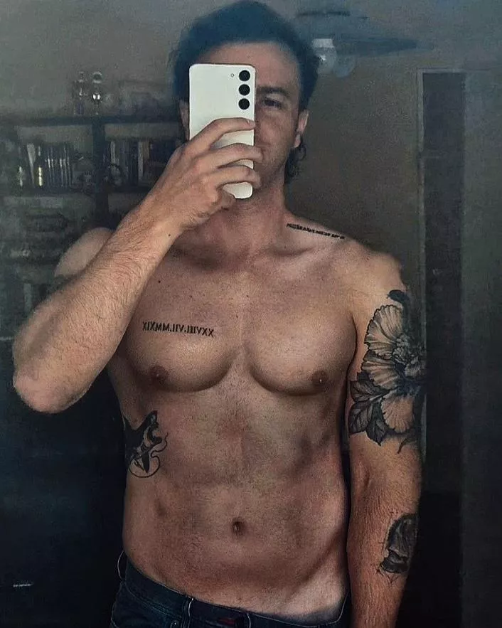 I know I'm not naked but I like this pic anyways 