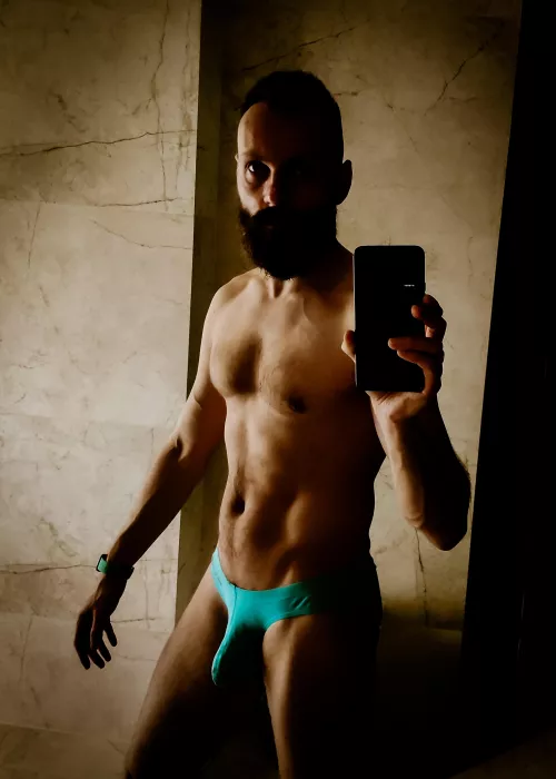 I like the lighting 💪🏻🧔🏻‍♂️🩲