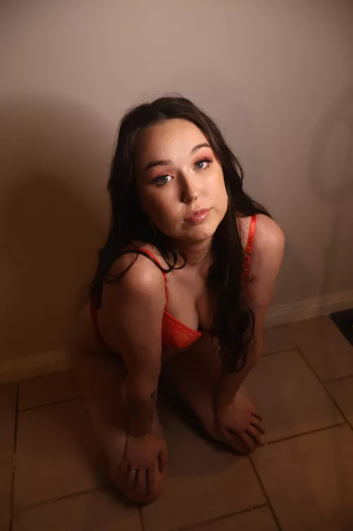 I love being on my knees 😈