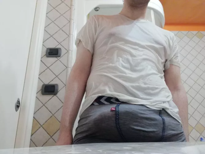 I love how huge my bulge looks when it's wet