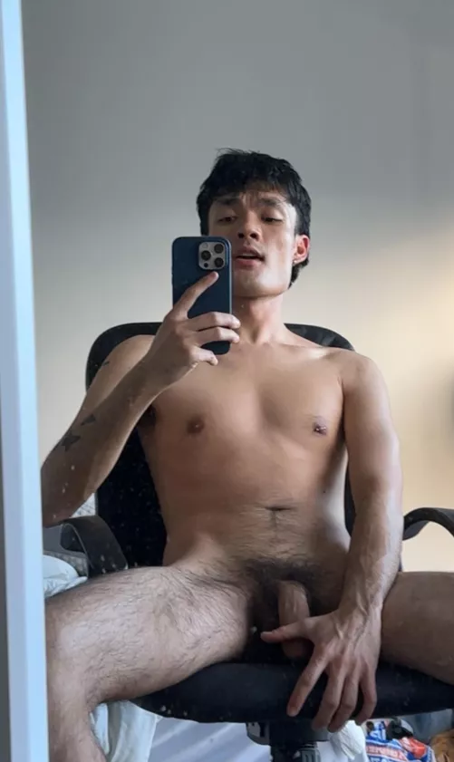 I’ve got 20 mins to bust loudly  before my roommate comes home. @hugoinhell 