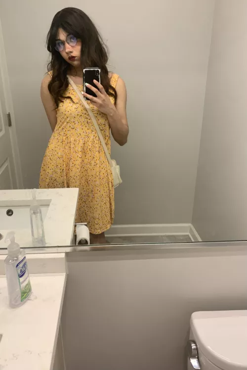 Just a quick bathroom selfie before going out 😊