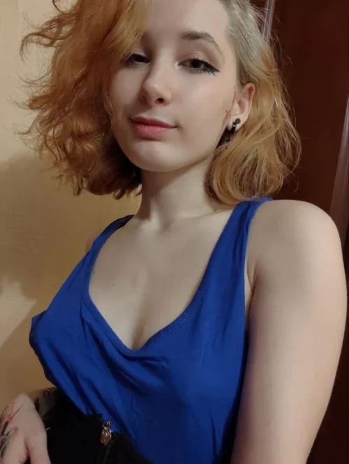 Just waking up and I'm not going to wear bra today at all