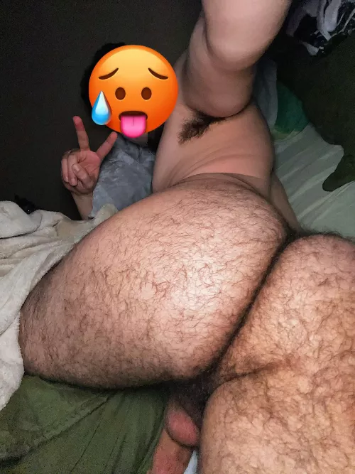 Leave a comment if you love fat hairy ass🥴