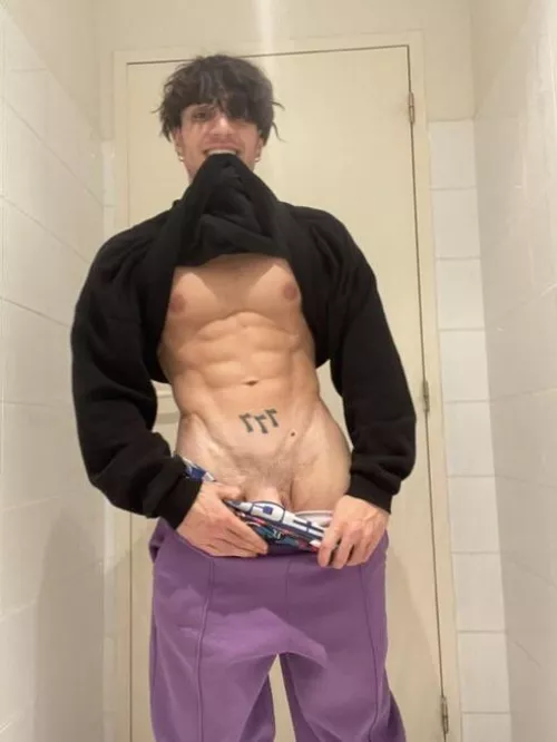 Messy hair, messy in bed 😏