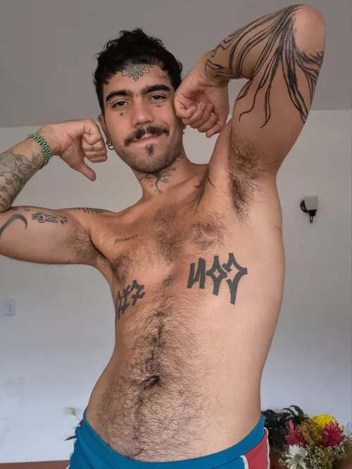 New hair, new tattoo, same old musky pits 🤪