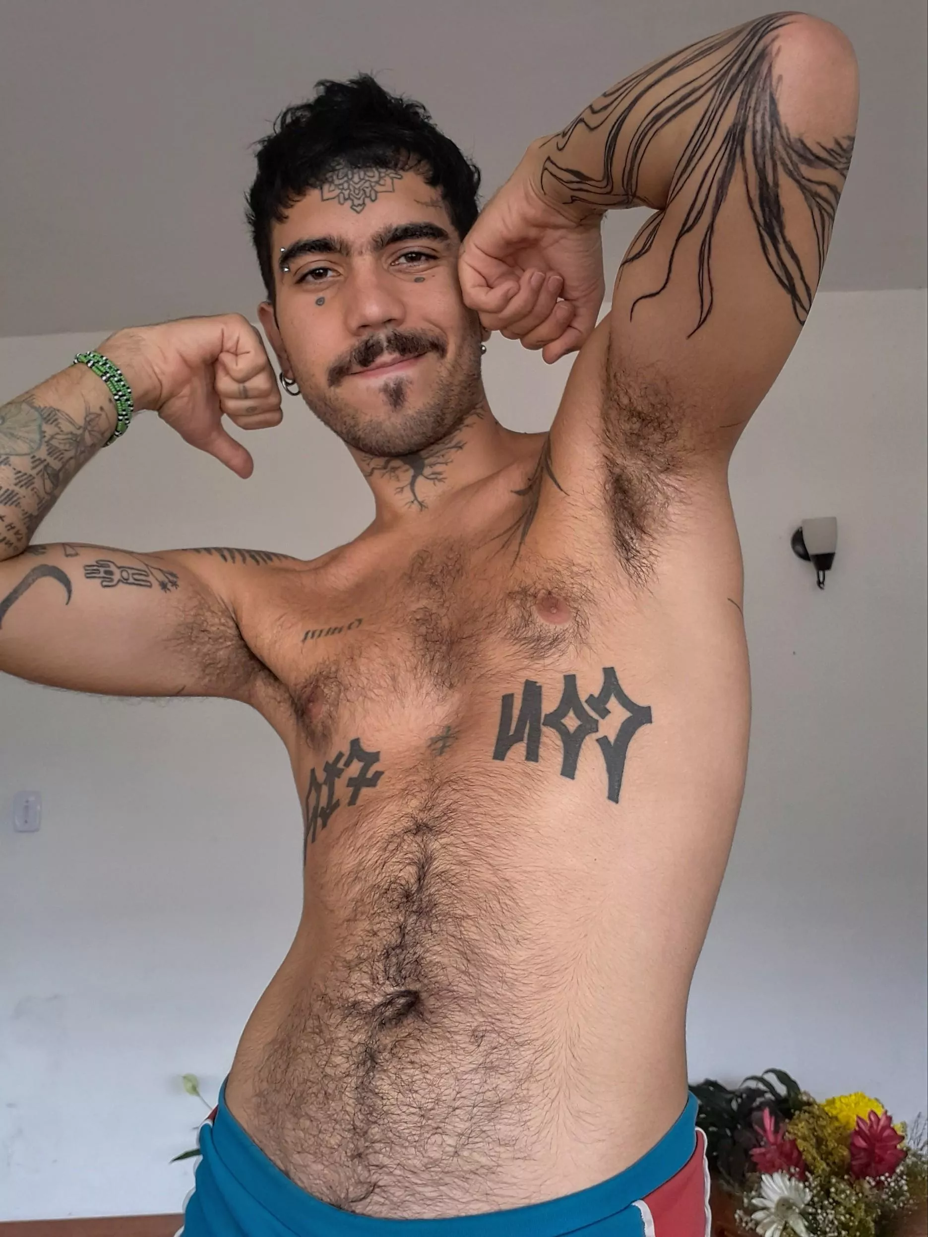 New hair, new tattoo, same old musky pits 🤪