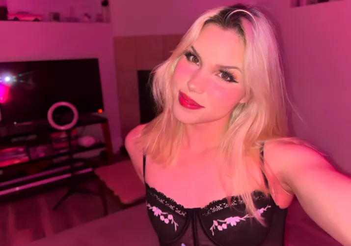 old pic but I love that croptop 18F