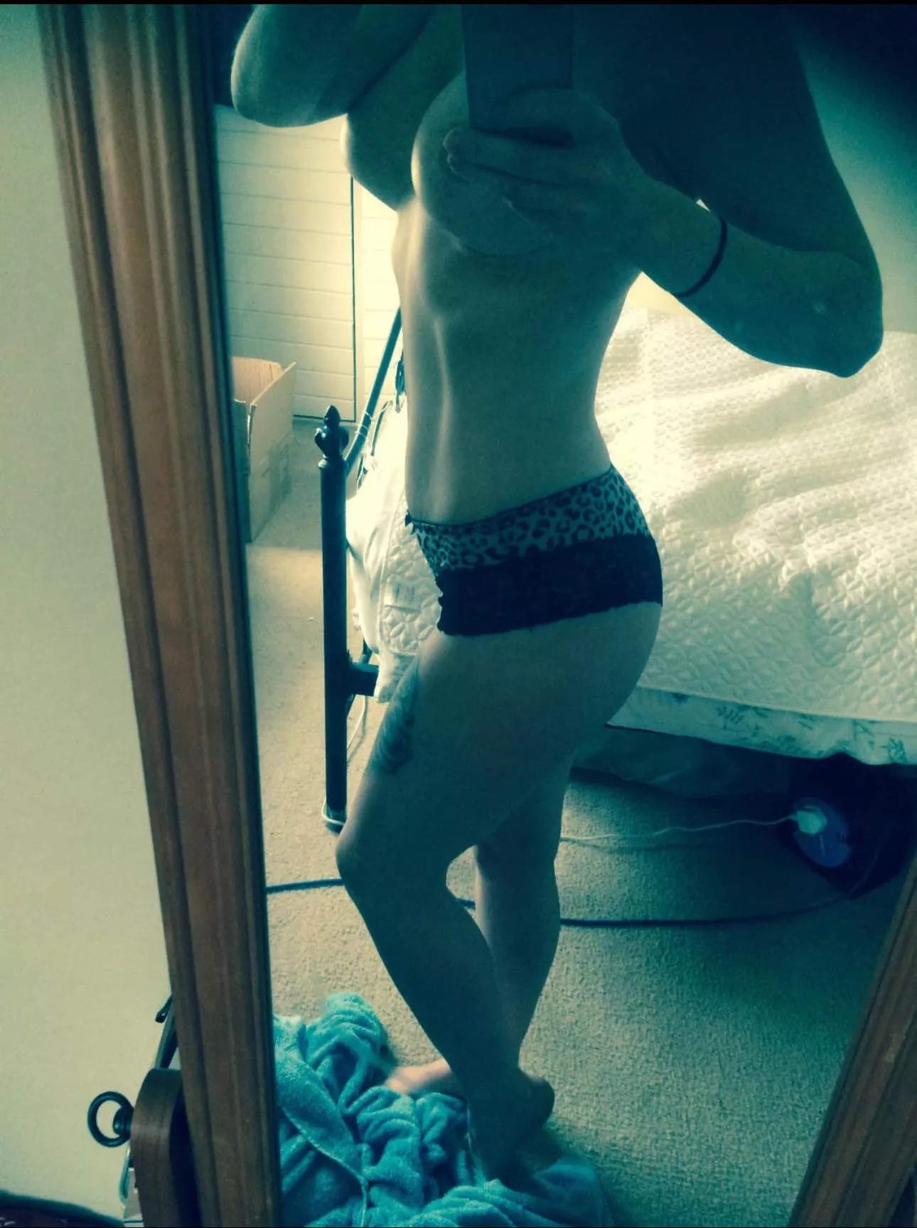 So I’m stuck in a hotel for the night and so bored! 😈Attention seeking play thing! 😇