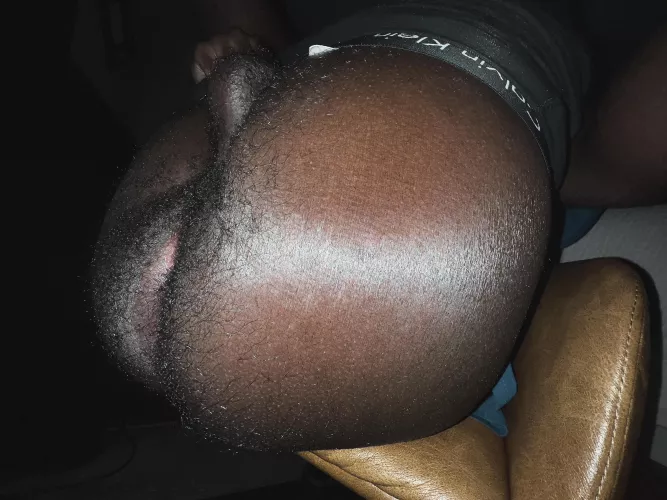 THIS is a man’s ass😼