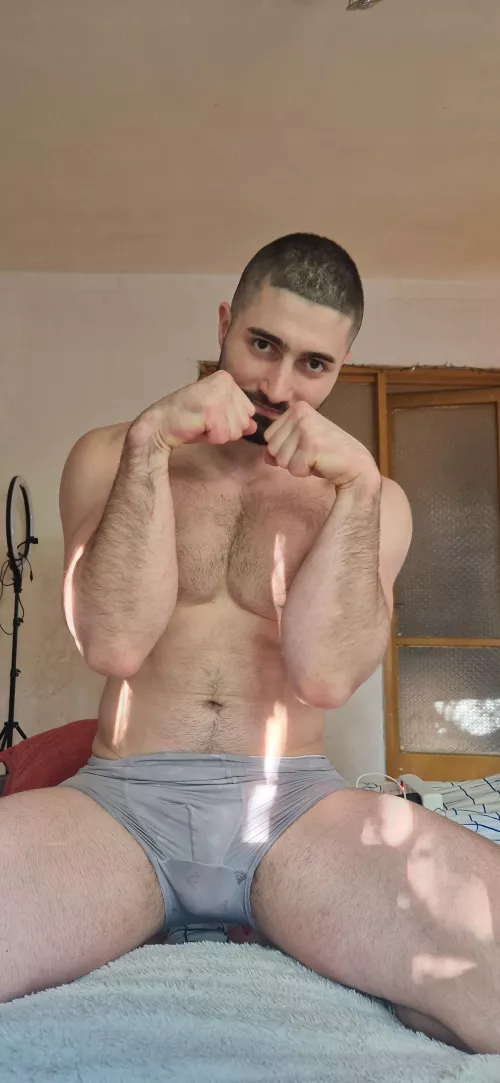 Who wanna to play armwrestling