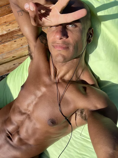 Will you be able to entertain me ? 😈