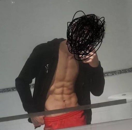 18 bi fit; add me if fit and around the same age ;) snap:mikex204