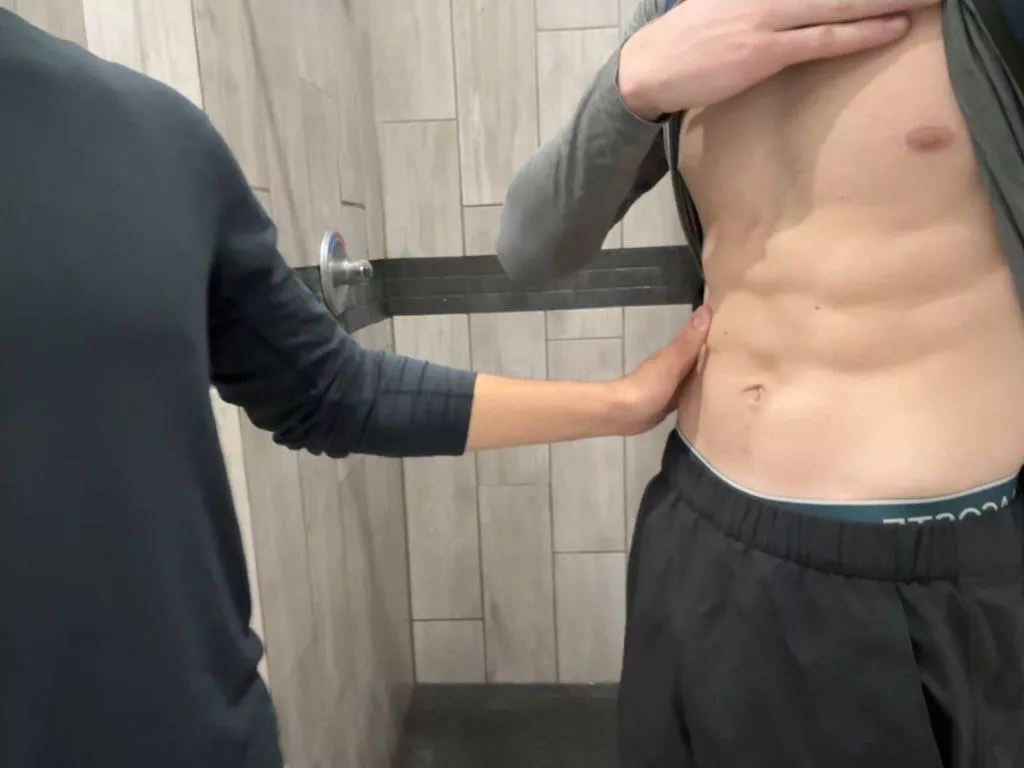 (19) just left the gym about to mess around with my str8 roommate @jackhills1002