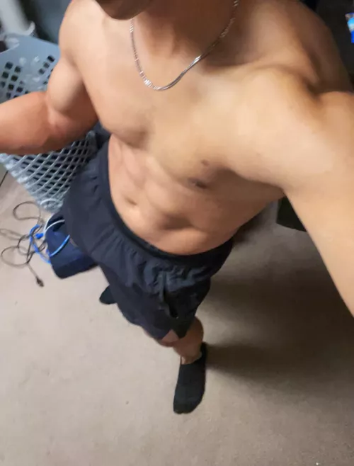 21 college gym guy looking for other fit guys that lift and have muscle. Be hot and be real. Sc: terk_lx