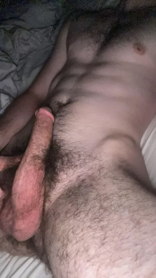 25 aussie into chubby or older guys, dms open