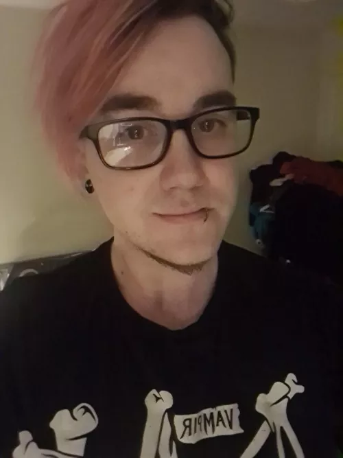 32 geeky otter gaymer here ^^ hi 