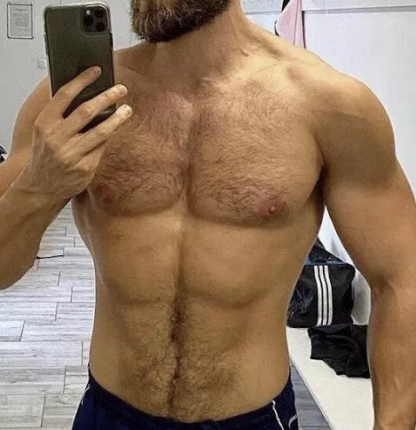 Big, tall, dominant and experienced Russian man looking for feminine energy. I need a bubbly little girlfriend to make mine and to absolutely break😈(asians to the front of the line)