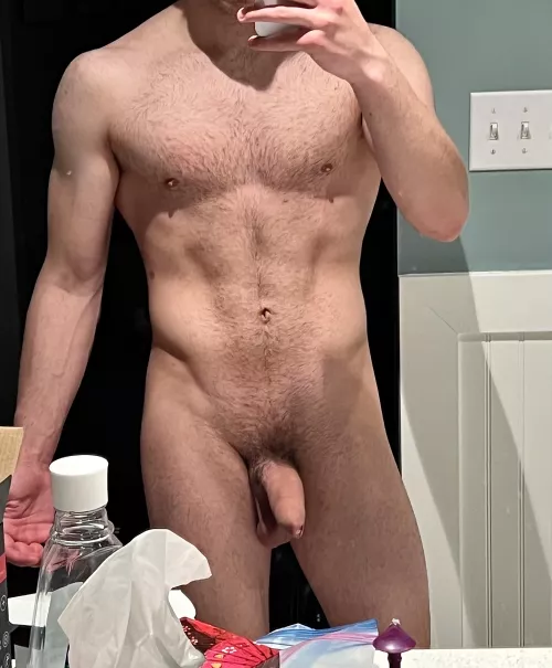 Bored, here's a (dirty) mirror selfie from your average gym bro