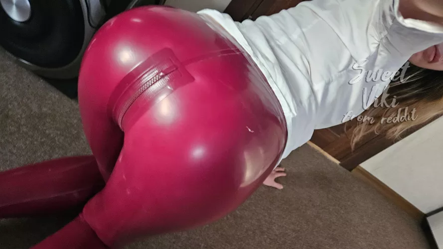 Does my ass look like juicy apple? Take a bite ;) [f]