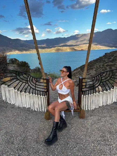 Embracing my curves, but do they captivate you?