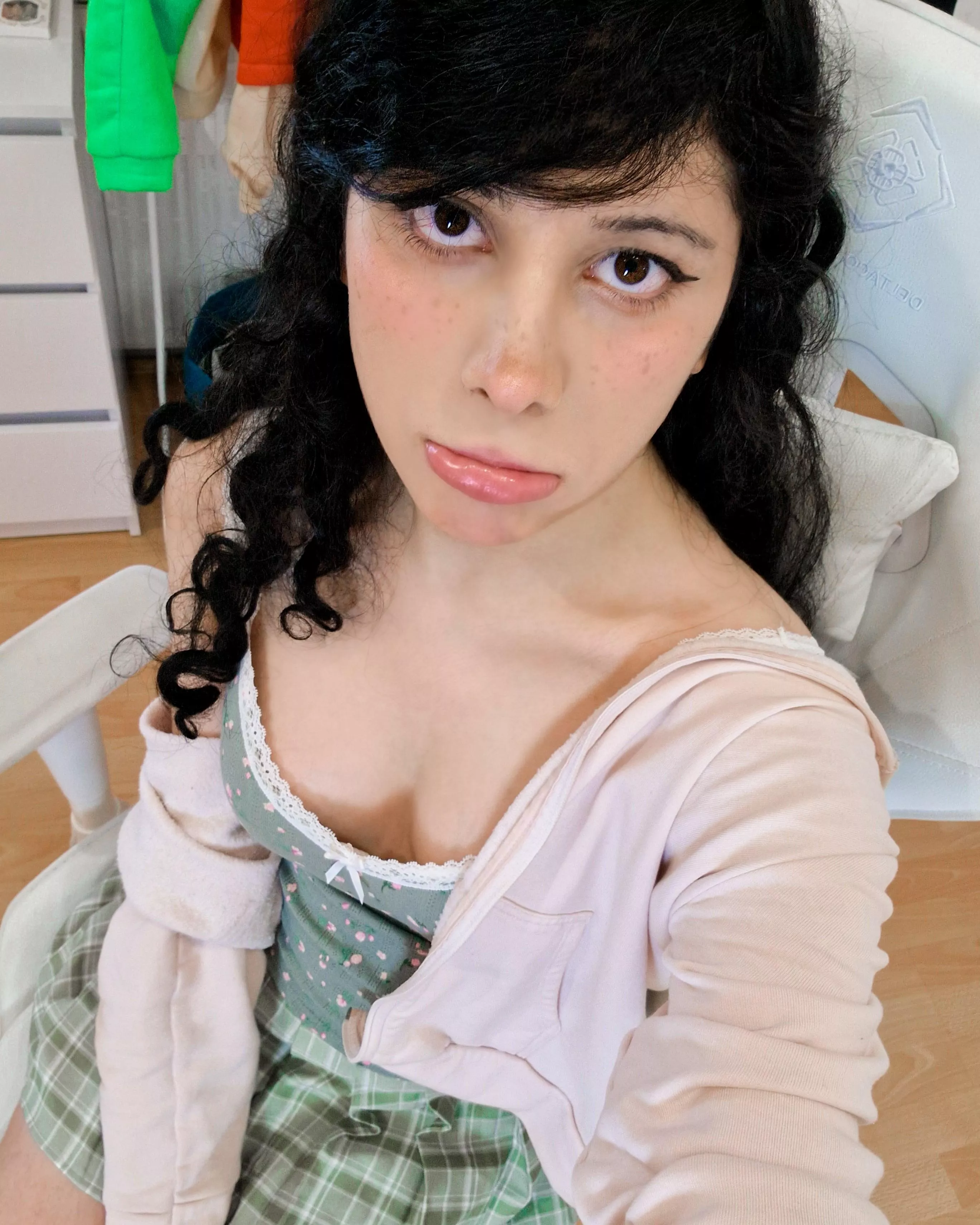 Friends have told me that I look better as a girl 😃